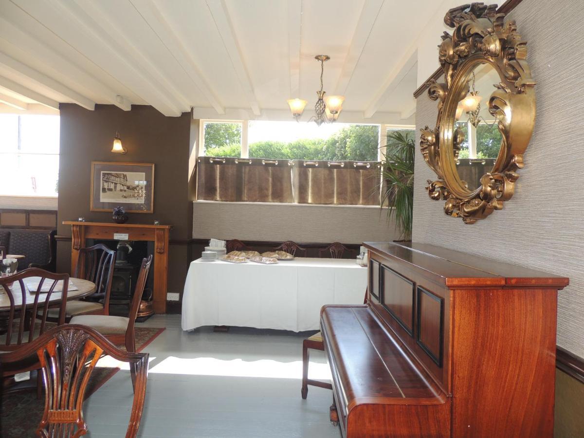 Downs Hotel Stanmer 외부 사진